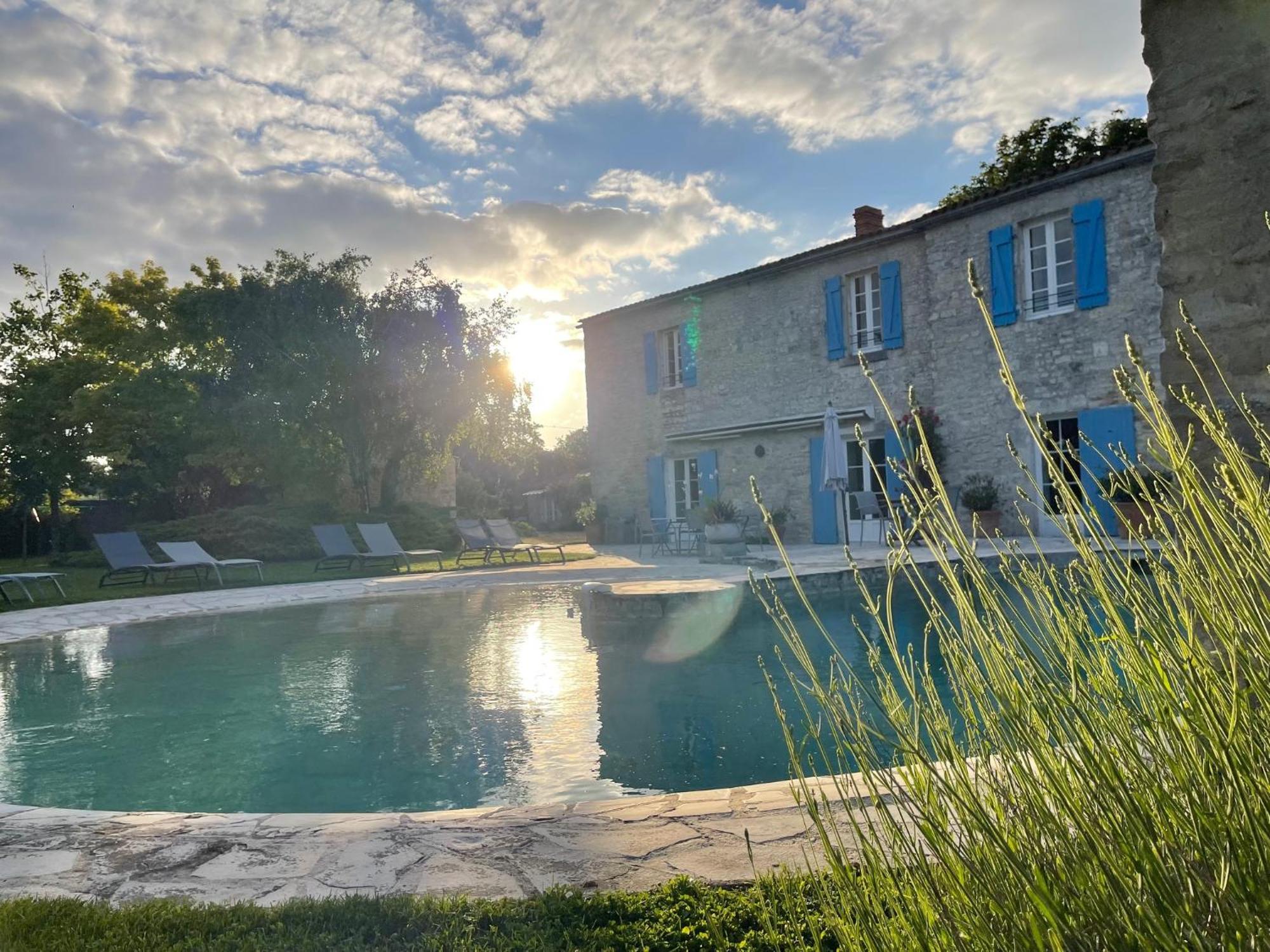Logis Saint Leonard Dompierre-sur-Mer Exterior foto